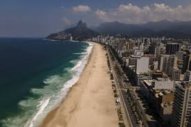 Es muy larga y cuando hace buen tiempo es un lugar de paso obligado para el turista par. Fotos Brasil Las Playas Cerradas De Rio De Janeiro Como Medida Anticovid En Imagenes Sociedad El Pais