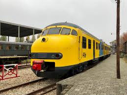 Zieht der fliegende holländer auf eine insel, darf jeder spieler, der am zug des holländers beteiligt war, eine seiner schiffsanteilskarten umdrehen und bekommt den wert dieses anteils ausgezahlt. Niederlande Spoorwegmuseum Eisenbahnreisen