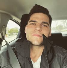 Should game planning learn from other officially operated games about  update notifications?