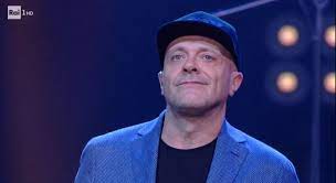 Max pezzali età, altezza e vita privata: Max Pezzali Chi E Eta Carriera Vita Privata Moglie Figlio