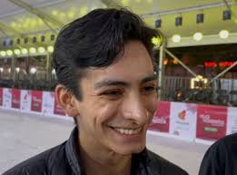 Donovan Carrillo pide a los jóvenes que trabajen para lograr sus metas