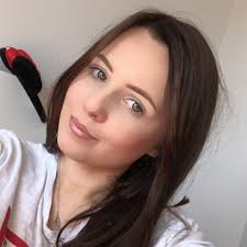 Ellen Pegram's Instagram, Twitter & Facebook