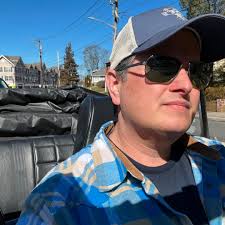 If you had HBO, you probably remember Rodney Dangerfield's comedy specials  where he highlighted what were then up and coming comics. Almost all of  which turned into famous names. Bobcat Goldthwaite, Sam