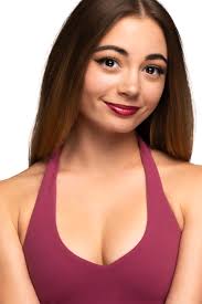 If you look up "girl next door" in the dictionary, you will find photos of  Rian! So expressive and impressive