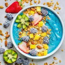 Why Not Have A Tropical Smoothie Bowl For Breakfast Featuring All Your Favorite Fruits I E Mango Banana Kiwi Star Froze Resep Sehat Makanan Minuman Makanan