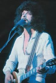 In 1979 becomes jeff secret married to sandi kapelson (whom he had met three years earlier at a jet record party) in california and went to switzerland on honeymoon. Jeff Lynne Net Worth