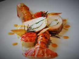 Le Poulet Et La Langoustine Parfumes De Vanille Et Citronnelle Langoustine Recette Recette Gastronomique Langoustine