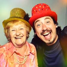 El periodista Eduardo Feinmann intentó instalar en Twitter días atrás una  oposición entre Mateo Salvatto, joven emprendedor de 21 años, creador de la  app inclusiva @hablaloapp, y Ofelia Fernández, militante feminista y