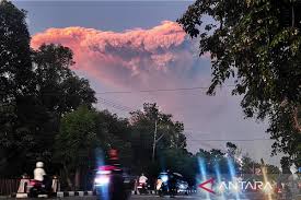 BNPB: Dampak erupsi Lewotobi meluas, jumlah pengungsi bertambah