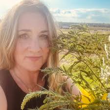 Who can recommend a florist in Omaha for a wedding?