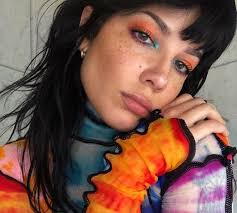 Taglio capelli mullet: l'hairstyle scalato anni '70 che ha conquistato le  star