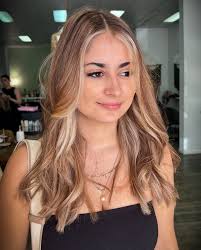 Platinum blonde perfection 💎❄️ STYLIST || Hayley