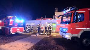 14 12 2018 Langenfeld Reusrath Feuer Auf Dem Dach Einer Turnhalle Emergency Report De