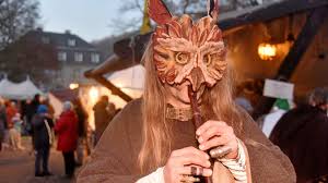 Viele besuchen Markt in Neviges mittelalterlich gewandet