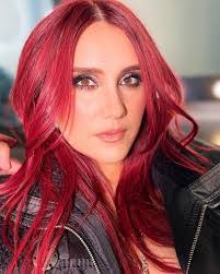 Bena Gomes's Instagram, Twitter & Facebook