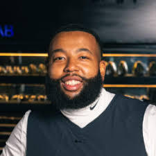 Indoor Golf Simulators in Herald Square, NYC, Virtual Driving Ranges & Bar