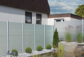 Glas Sichtschutz Garten In 2020 Fence Design Glass Fence Exterior Design