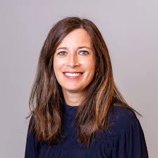 Amy Shoop's Instagram, Twitter & Facebook