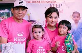 Ada saat dimana aku berharap bahwa akulah perempuan diatas panggung itu, perasaan yang membuat pikiran ini menjadi tak terkendali. 36 Gambar Suasana Birthday Ke 3 Jemyma Anak Fasha Sandha Pejam Celik Sudah Tiga Tahun Dah Usia Putri Raysha Jemyma Anak Perempuan K Anak Perempuan Gambar