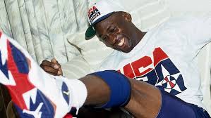 La jeune femme s'efforce de maintenir de bonnes relations. Serie Quarantane Binge Drei Sport Dokus Fur Das Stadion Feeling Zuhause Popkultur Themen Puls