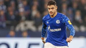 Premier lig şampiyonu liverpool, milli futbolcu ozan kabak için kulübü schalke 04 ile görüşüyor. Ozan Kabak A Liverpool Kancasi