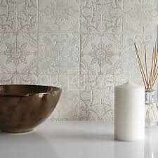 Marokkanische Fliesen Geometrisch Fliesen Effekt Tapete In Grau Beige Creme Tapete Grau Geometrische Fliesen Fliesen