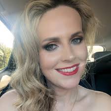 📢 Today #datahero hangs up her cape and visits Above, listening to stories  from other heroes, with some networking and supporting St Oswald's Hospice  🚀