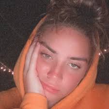 Han (@HannaMiller08)