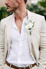 Guida al matrimonio in spiaggia: Bottoniera Sposo Abiti Da Sposa Spiaggia Outfit Per Matrimonio Stili Di Nozze
