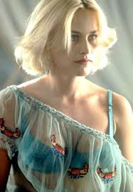 Alabama worley has a short sassy, bleached blonde hairdo. 12 Alabama Worley Ideas True Romance Worley Patricia Arquette