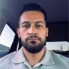 Retrouvez vos chocolats de fin d'années, dans votre Hypermarché Leclerc  Salon ✨ Merci à Alexandre Quin, André Dilworth et Lucie pour leur confiance  😁