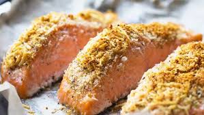 Paves De Saumon Au Parmesan Et Aux Noisettes Saumon En Croute Recette Recette Pave De Saumon
