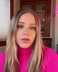 Krystal “Krissy” Anderson, a former Kansas City Chiefs cheerleader and yoga  instructor, has died at the age of 40. The official Chiefs Cheer Instagram  confirmed her death and expressed their condolences as