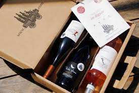 Véritable vestige historique mais aussi gastronomique, la bouteille de vin de spire est aujourd'hui devenue une pièce de musée. Trois Fois Vin De Juin 2018 La Box Du Mois