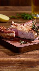 Kalbskotelett In Der Pfanne Braten Schweizer Fleisch In 2020 Kalbskotelett Lebensmittel Essen Kalbskotelett Braten