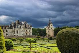 Château de chenonceau also holds an enormous library and several large halls that can entertain hundreds of visitors. The Gorgeous Gardens Of The Chateau Of Chenonceau Loire Valley The Good Life France