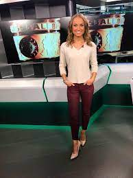 Juli im frühreport zu sehen sein. Nele Schenker On Twitter Was Mich Nach Der Spielabsage Ksvhessenks Vs Ofc Offiziell Wirklich Trosten Kann Buliaktuell 21 30 Sport1 Seeu Https T Co To2fbkjzns