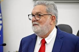 GRAVATÁ: Dr. Fernando Albuquerque Prioriza Saúde e Infraestrutura de  Qualidade, é pouco trabalho e muita conversa disse o advogado e empresário.  Confira: