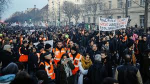 L'info trafic routier en temps réel, pour mieux préparer votre trajet. Direct Greve Contre La Reforme Des Retraites La Police A Procede A 11 Interpellations En Marge Du Defile Parisien Qui S Est Deroule Sans Incident Notable