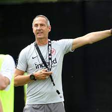 Wie angeordnet, soll vom größten führer aller zeiten nichts mehr übrig bleiben. Adi Hutter Deshalb Heisst Frankfurts Trainer Adolf Fussball