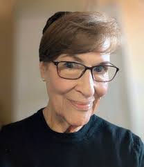 Elizabeth Tauscher's Instagram, Twitter & Facebook