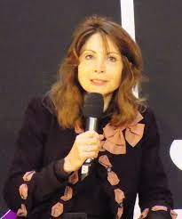 Née en algérie, elle a vécu en france à partir de 1964 et a fait ses études au lycée racine, au lycée condorcet, puis à l'école normale supérieure de jeunes filles en 1974. Monique Canto Sperber Wikipedia
