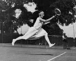 Nata a milano il 22 marzo 1935 è stata campionessa d'italia dal 1958 al 1975, con sui campi nazionali lea pericoli ha dominato come nessun altro tennista conquistando 27 titoli assoluti. I Look Delle Tenniste Che Hanno Fatto La Storia Da Suzanne Lenglen A Lea Pericoli Fino Alle Williams Io Donna