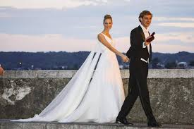 Gefällt 4.807 mal · 21 personen sprechen darüber · 38 waren hier. Pierre Casiraghi Hochzeit Der Brautkleider Wahnsinn Von Beatrice Borromeo Braut Hochzeit Kleid Hochzeit