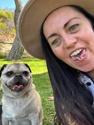 Hi everyone 👋 My name is Jade and I am a botanical resin artist creating  keepsakes inspired by our families love for nature 🌿 Here are some of  our.most recent creations ❤️