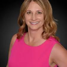 Leslie Neumann's Instagram, Twitter & Facebook