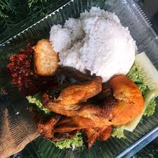 Apalagi bagi pencinta masakan pedas. Moh Kita On Twitter Moh Order Delivery Nasi Ayam Penyet By Ain S Kitchen Nasi Ayam Penyet Rm10 Ayam Besor Macam Dalam Gambar Disertakan Dengan Sambal Power Masakan Asli Oleh Indonesian Akan