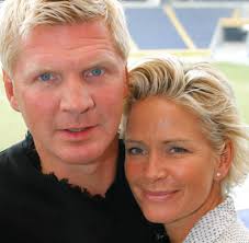 Im studio wurden die beiden teilnehmerinnen natürlich von ihren prominenten gatten stefan effenberg (52) und robert geiss (57) unterstützt, die jedoch in einigen szenen erstaunt den kopf schütteln mussten, ob des unwissens ihrer besseren hälften. Schlag Den Star Wo Stefan Effenberg Zum Arsch Wird Welt