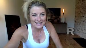 De nouvelles personnalités invitées et toujours autant de vitalité incarnée par sandrine arcizet et son équipe de coachs du lundi au vendredi. Gym Direct Haut Du Corps Facebook