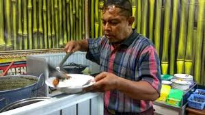 Home wisata & kuliner sensasi minum es campur telor khas sidoarjo. Halau Dingin Di Kota Malang Hangatkan Badan Dengan Nasi Rawon Legendaris Sejak 1925 Okezone Lifestyle
